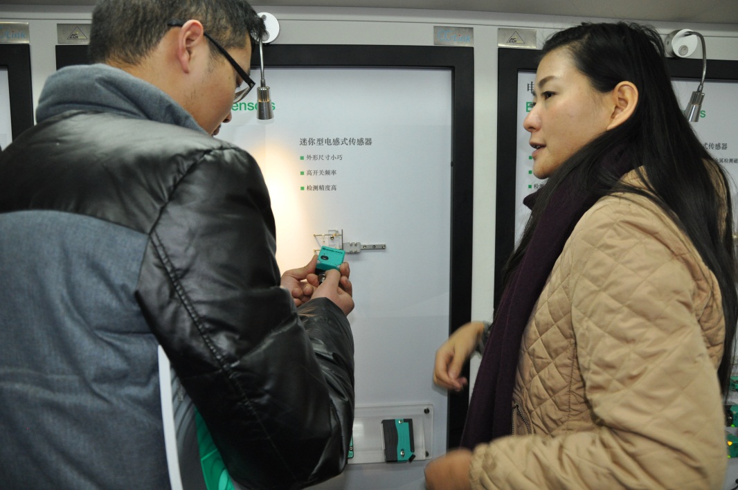 倍加福携多款传感器探访AK平台_AK（中国）公司-4.jpg